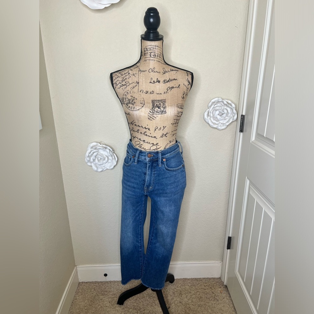 Madewell Medium Wash Cropped Cali Demi Boot Cut Jeans with Raw Hem Sz 27 - Picture 2 of 16